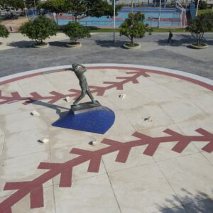 ESTATUA DE BEISBOL